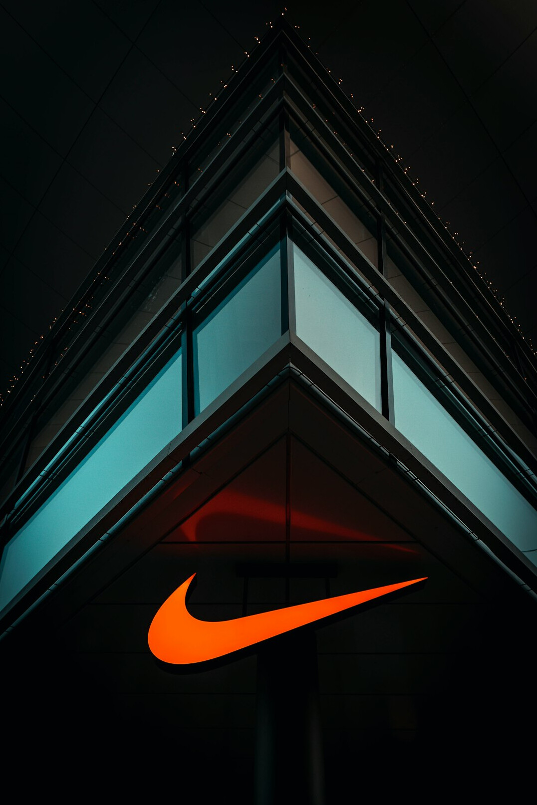 nike swoosh logo